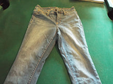 Universal Thread Size 2 Woman's Jeans Previously worn good value.