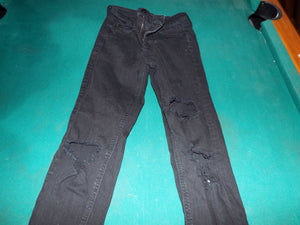 Wild Fable Woman's Ripped Style Jeans Size 00. Previously worn good value. May run a bit small due to washings.