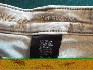 Mid Rise Midi Shorts Size 0 Color light Green. Universal Thread Woman's Size 2. May run a bit small due to washings.