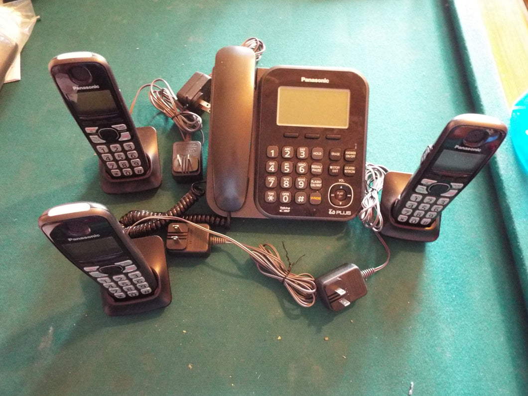 Panasonic Phone System Base Phone and 3 Remote Phones. Model #KX-TG4771